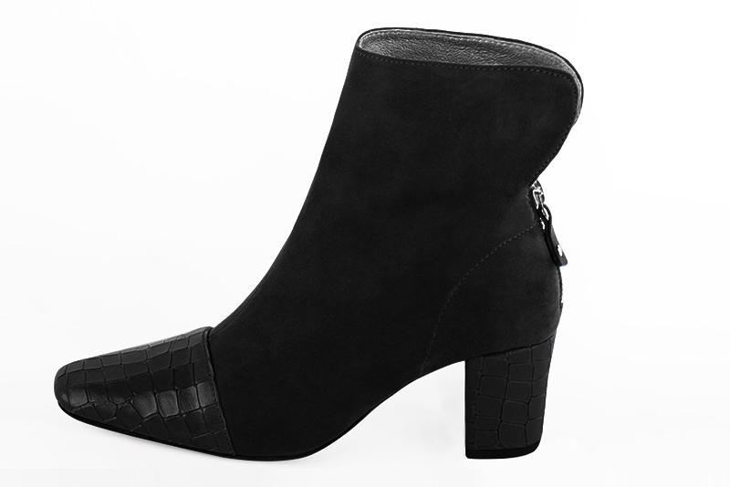 Women's satin black and matt black elegant ankle boots, with a zip at the back. Square toe. Medium block heels - Profile view